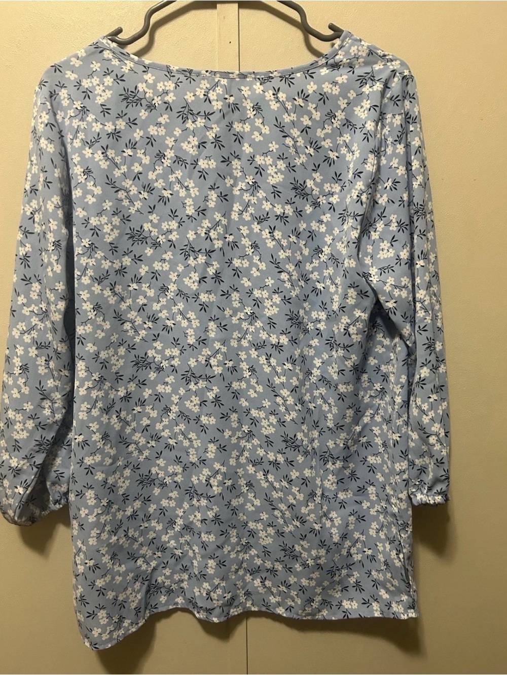 Mario Serrani Light Blue Floral V-Neck Blouse - Picture 5 of 6